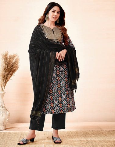Black Geometric Print Kurta Set with Embroidered Yoke